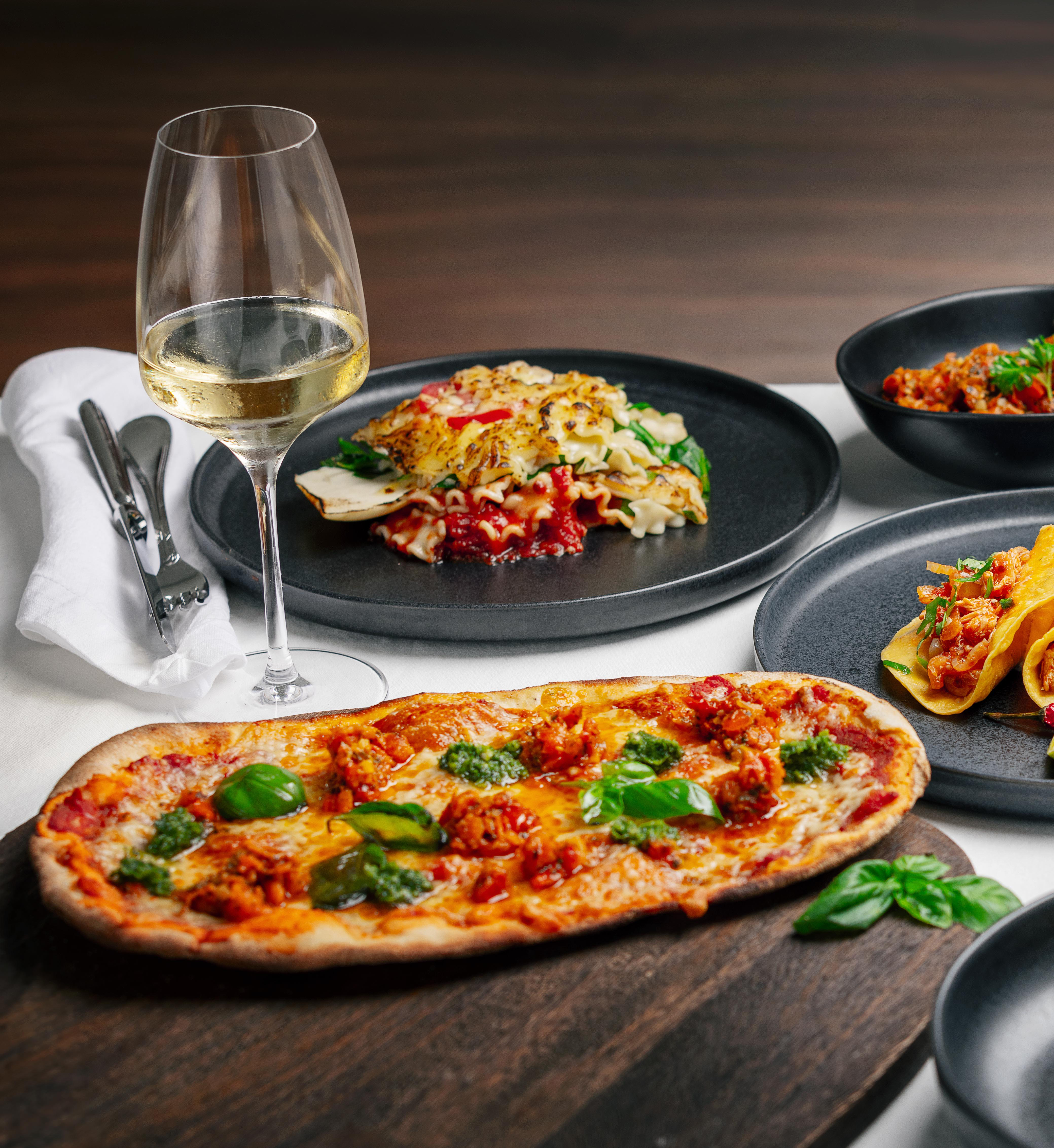 Flatbröd surdeg med tomatsås