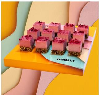 Cheezecake Hallon & Lakrits Vegan Förskuren