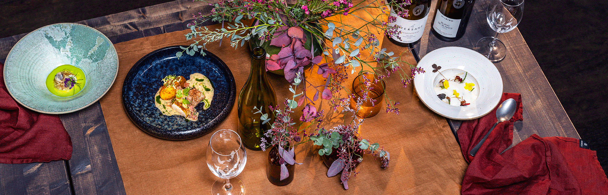 Havsblått porslin som lyfter din matsal